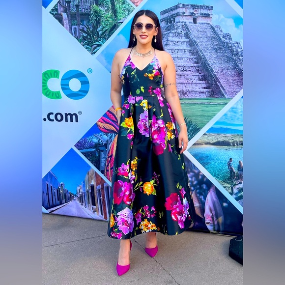 Flowers dress - Picture 1 of 2